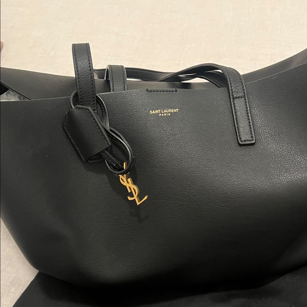 Saint Laurent as new tote - Picture 3 of 5